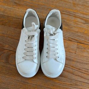 ALEXANDER MCQUEEN OVERSIZED SNEAKER WORN THREE TIMES SIZE 39 GREAT CONDITION